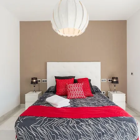 Luxury Duplex- 7 Minutes From The *